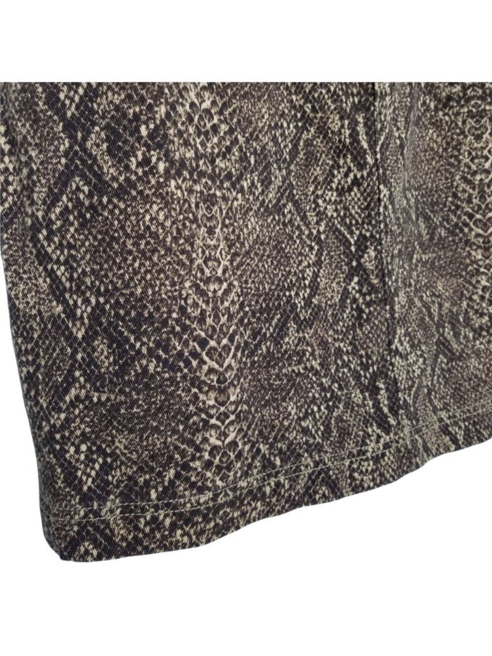 Chaps NWT Size 12 Skirt Knee Snake Reptile Print Stretch Denim Pockets Brown - Picture 6 of 7